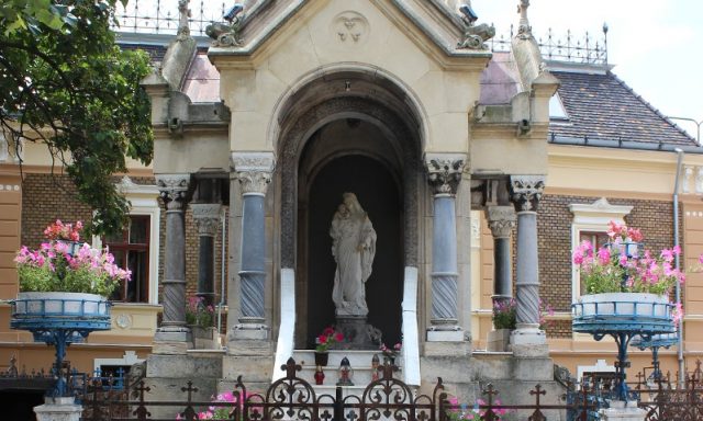 Monumentul Fecioarei Maria