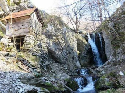 Cheile Țăsnei